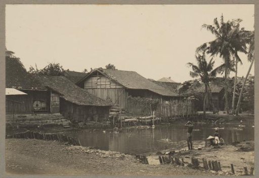 Soengeiliat River behind the Chinese Camp