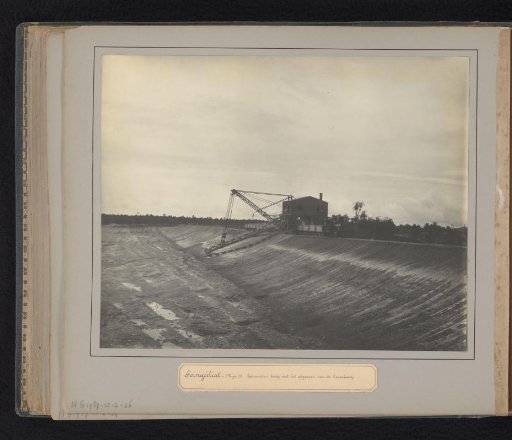 Soengeiliat. Mine 36. Excavator digging the topsoil