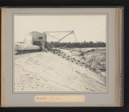 Soengeiliat. Mine 36. Excavator