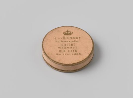 Box belonging to a silver medal