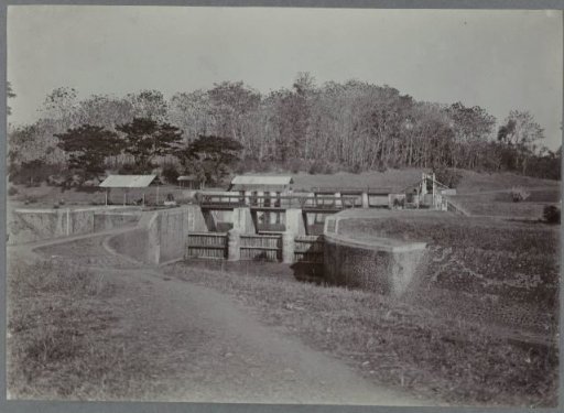Lock in a canal