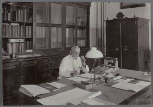 Sam van Musschenbroek in his study