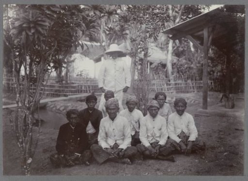 Overseer with employees