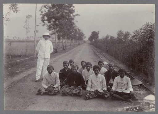 Overseer with employees