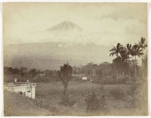 Ardjoeng mountain range / height 10350 ft / Border of Soerabaya / and Passaroean