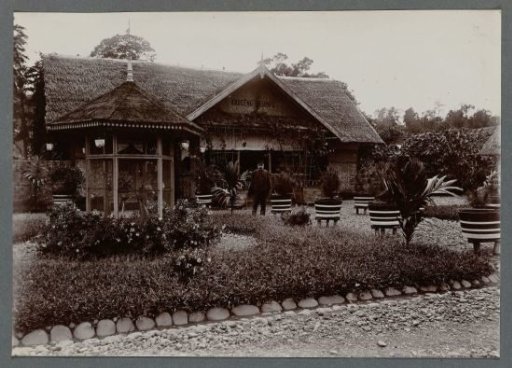 Officers' residence in the camp at Krueng Seumpo