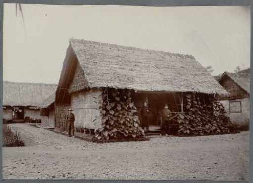 Building in the camp at Krueng Seumpo