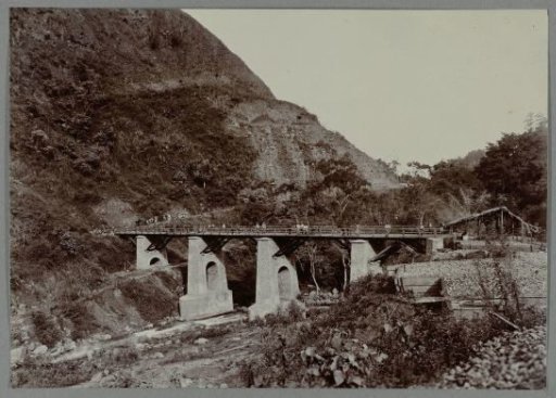 Bridge over the Woih ni Enang