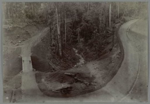 Road and bridge over the Woih ni Koelos