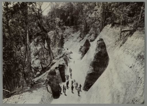 Construction of the road along the slope at the Woih ni Tanggo Besi