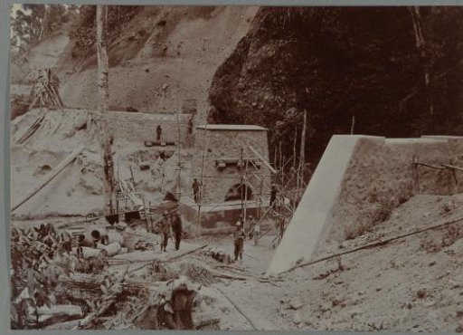 Construction of the new bridge over the Woih ni Tanggo Besi