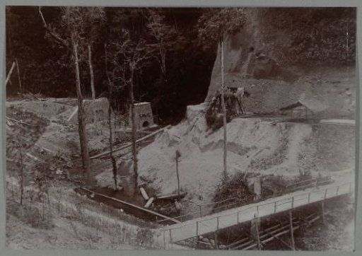 Construction of the new bridge over the Woih ni Tanggo Besi