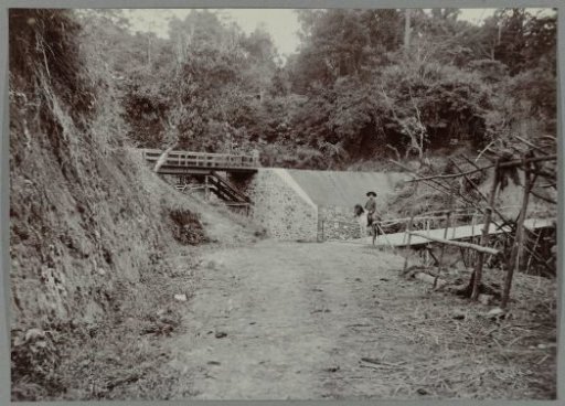 Bridge over the Wenih Rongka