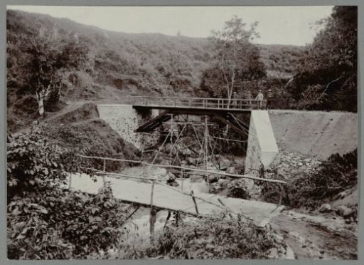 Bridge over the Wenih Rongka