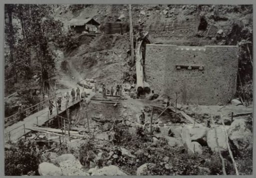 Construction of the bridge over the Aroel Timbang Gadja