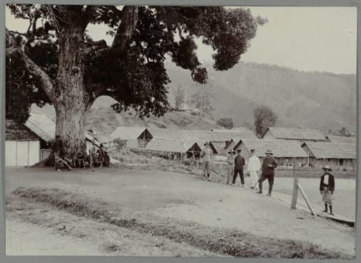 Dutch people by the lake at Takinguen
