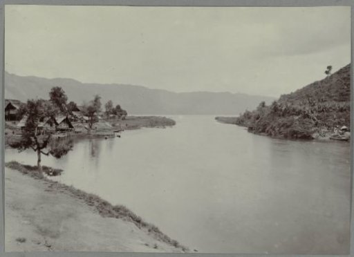 View of Takinguen by the lake