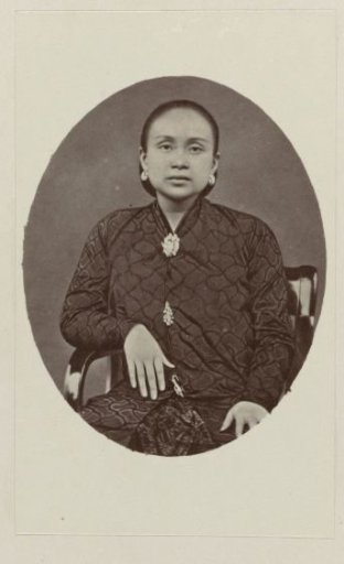 Wife of Ratoe van Pakoe Boewono IX, Susuhunan of Surakarta