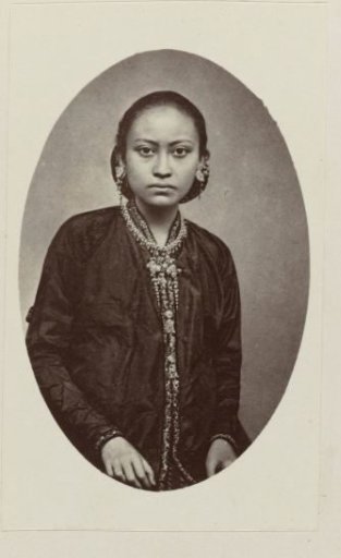 Wife of Ratoe van Pakoe Boewono IX, Susuhunan of Surakarta