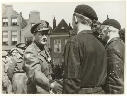 Prince Bernhard with soldiers of the Internal Forces