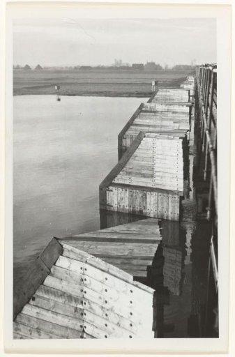 Protection of bridges against ice drift