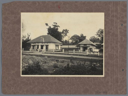 Dwelling with fence and garden