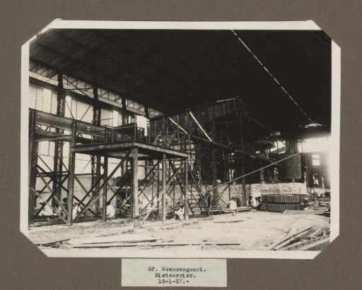 S.F. Goenoengsari. Riet carrier. 15-1-27.