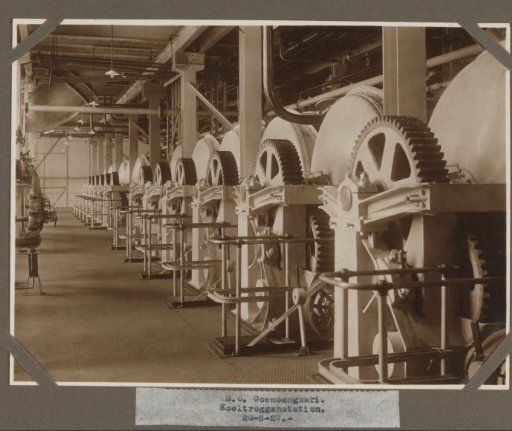 S.O. Goenoengsari. Cooling trough station. 20-8-27.