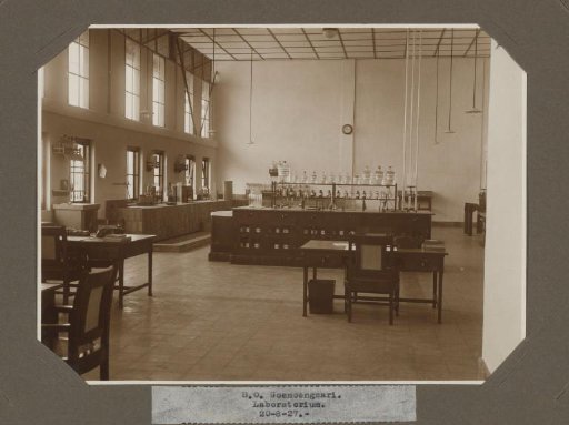 S.O. Goenoengsari. Laboratory. 20-8-27.