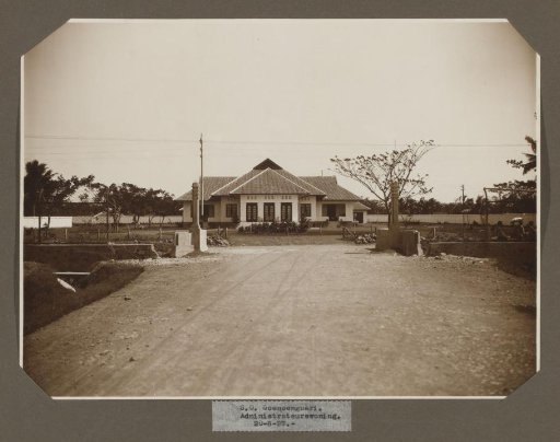 S.O. Goenoengsari. Administrator's residence. 20-8-27.