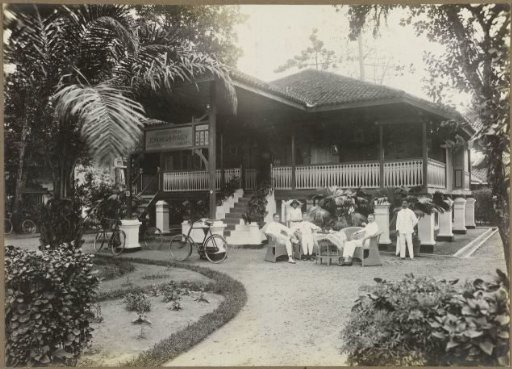 Office on Paleisweg in 1915