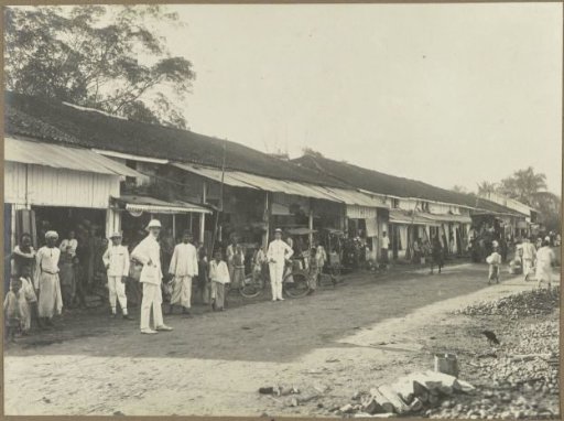 Bennink and Riphagen in a street