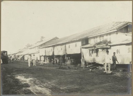 Bennink and Riphagen in a street