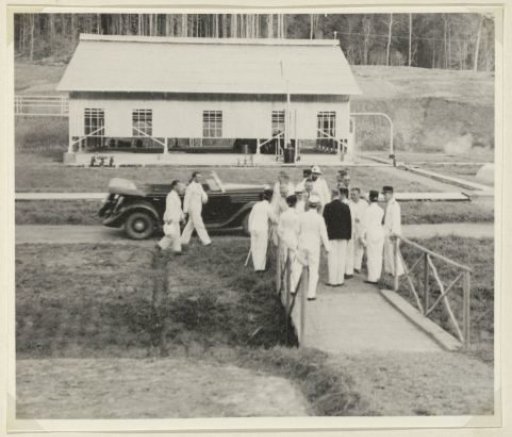 Arrival of a group of soldiers