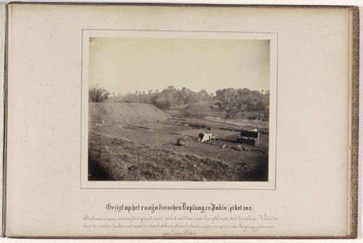View of the ravine between Doplang and Pakis (peg 180.) / The track is ready on both sides, must reach a height of 16.5 in the middle. In front of the culvert to be built here one sees the brickyard. Location to the right of peg 179. Direction taken towards village Pakis