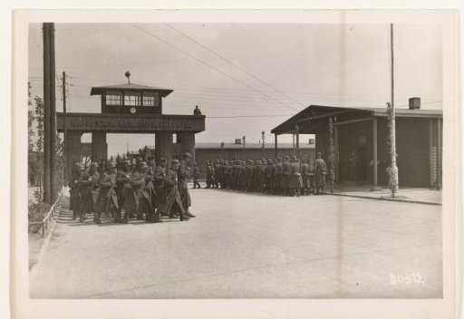 German military personnel in camp Mühlberg