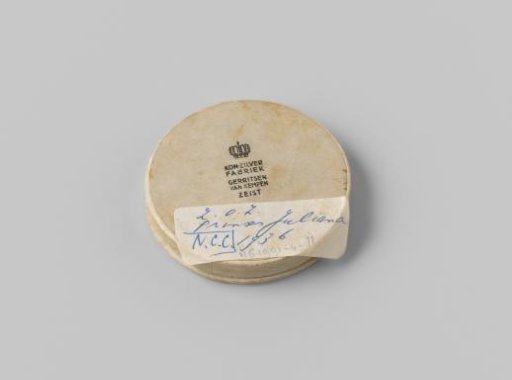 Box belonging to a brass medal