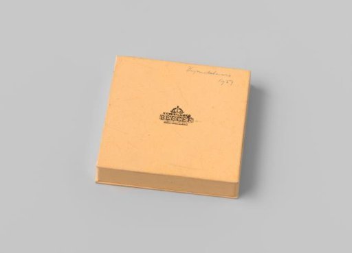 Box belonging to a bronze medal
