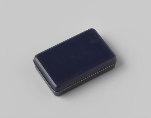 Box belonging to a bronze medal