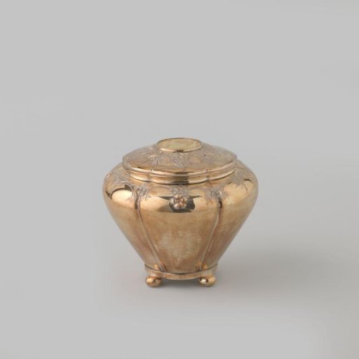 Silver drum from a coffee and tea service of eleven pieces that belonged to J.D. Preuijt (1801-1887), given to him at his jubilee in 1873.