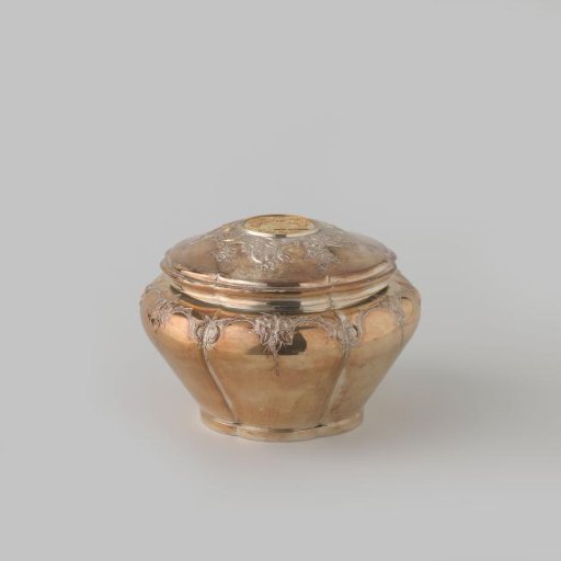 Silver drum from a coffee and tea service of eleven pieces that belonged to J.D. Preuijt (1801-1887), given to him at his jubilee in 1873.