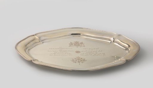 Silver presentation plate, gift to Kiahi Ngabehi Noto Adhi Poero, patih of Grissee, as a token of merit for salt production in 1862