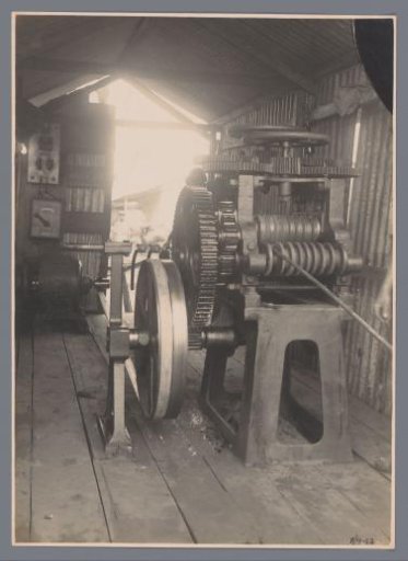 Straightening machine for reinforcing steel