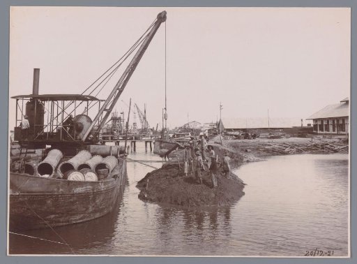 Closing the construction pit dam