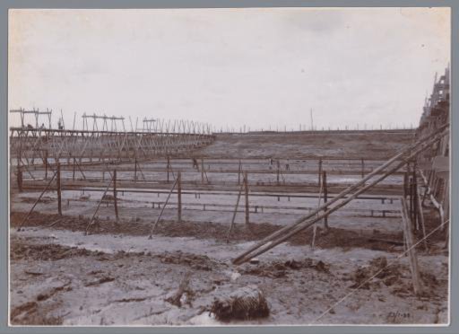Placing Footboards and Leveling the Floors of the 2nd/2nd Caissons