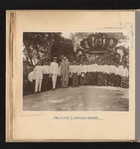 Group photo with Habbema and staff