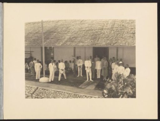Group photograph of the visit to the Pelantoengan leper colony