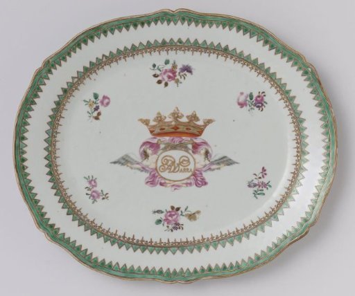 Oval dish with the arms of the Van der Parra family