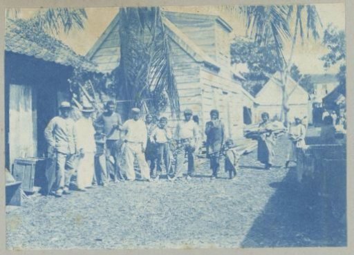 Surinamese Caribbeans on a courtyard in the Saramaccastraat, Paramaribo