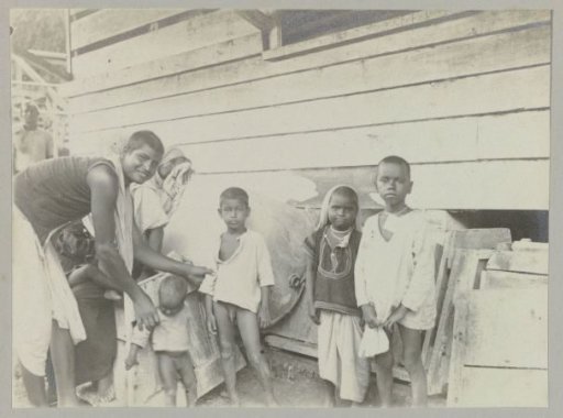 Hindustani Contract Laborers in the Immigrant Depot